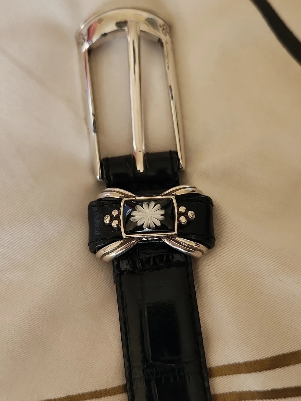 BRIGHTON Water Lily Black Leather Belt - Picture 2 of 6